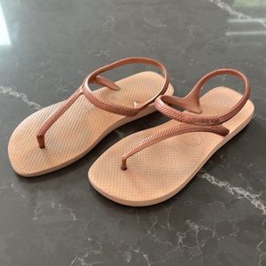 Rose gold metallic Havaianas flash sandals flip flops 35-36 us 4/5